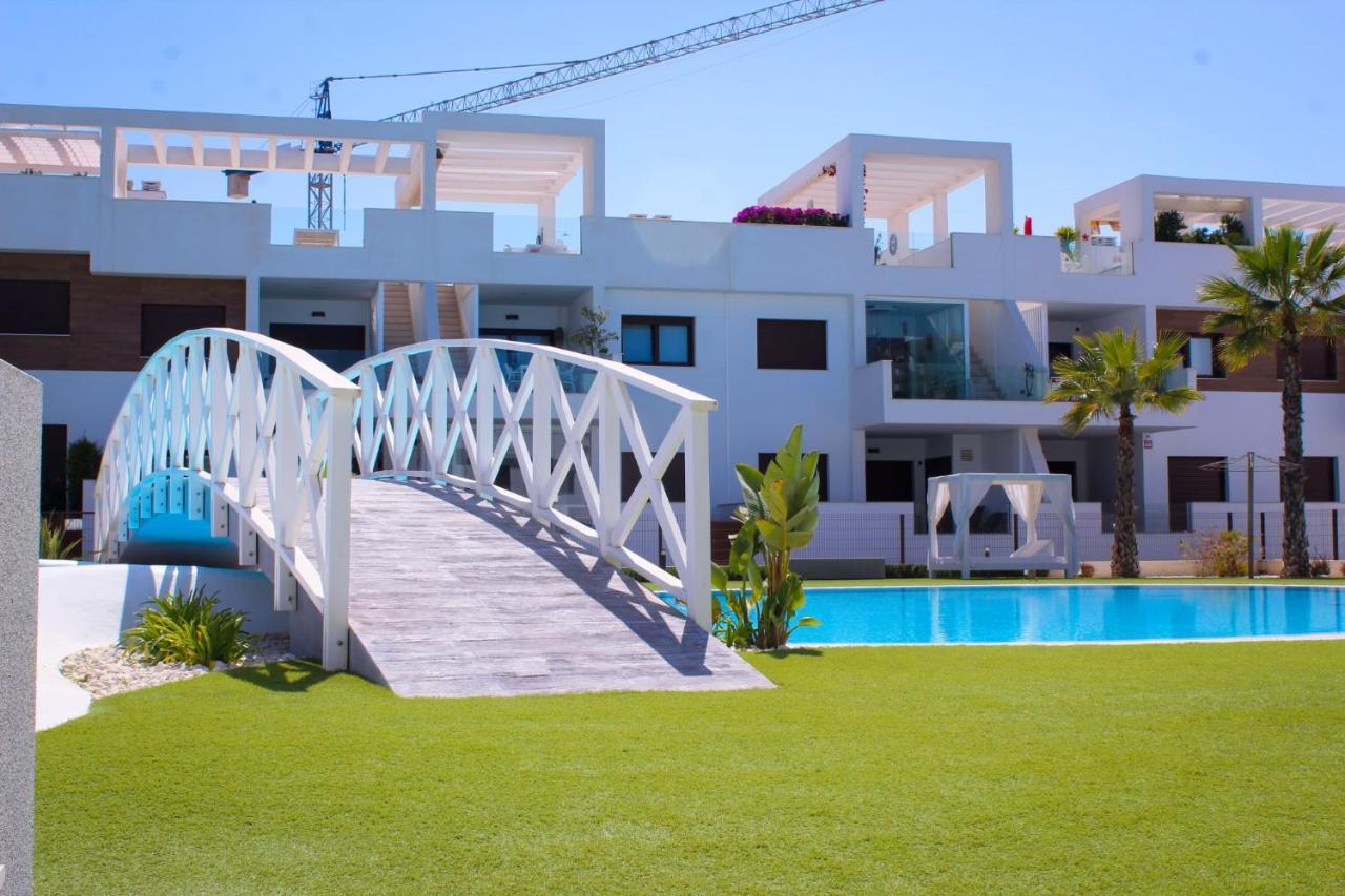 Beautiful Condo In Laguna Beach Resort Overlooking Laguna Rosa In Torrevieja With 2 Bedrooms And 2 Bathrooms Eksteriør bilde