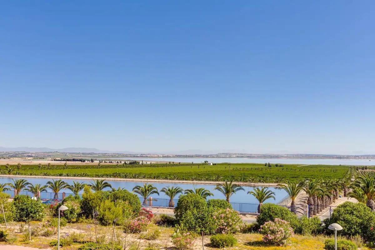 Beautiful Condo In Laguna Beach Resort Overlooking Laguna Rosa In Torrevieja With 2 Bedrooms And 2 Bathrooms Eksteriør bilde