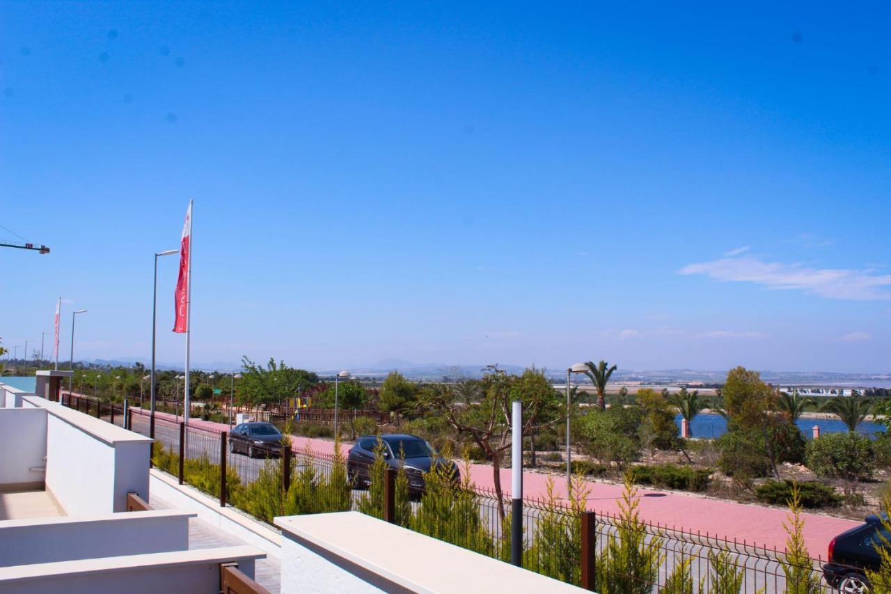 Beautiful Condo In Laguna Beach Resort Overlooking Laguna Rosa In Torrevieja With 2 Bedrooms And 2 Bathrooms Eksteriør bilde